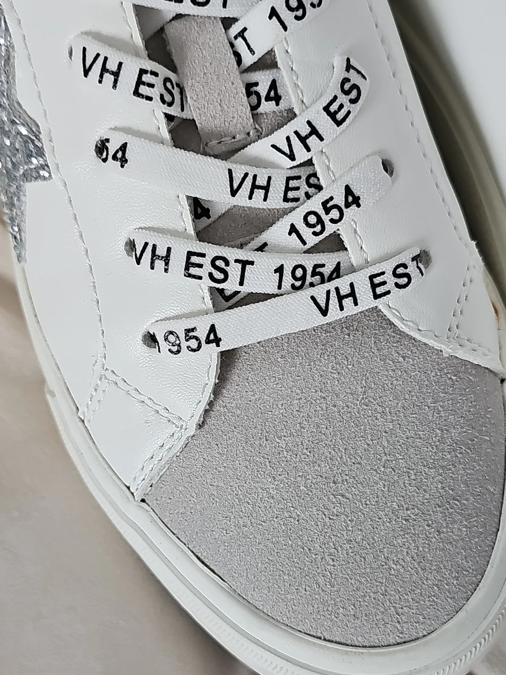 Vintage Havana White Sneakers with Green Heel Detail